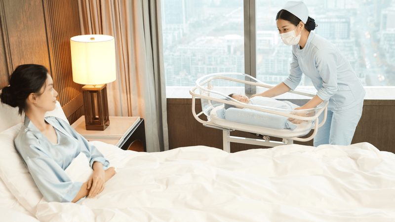 新生儿护理，月嫂服务还是自己带？揭秘两种护理方式的差异**