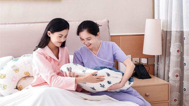 小标题：了解月嫂服务内容