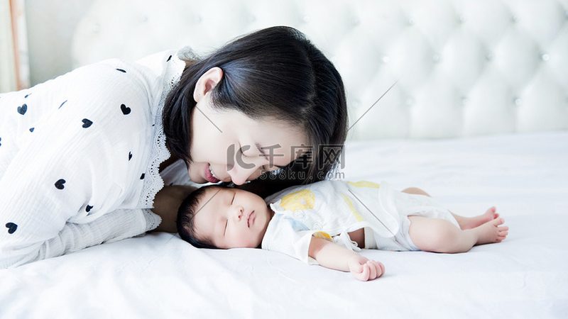 月嫂服务，如何从“新手妈妈”到“育儿达人”的完美蜕变